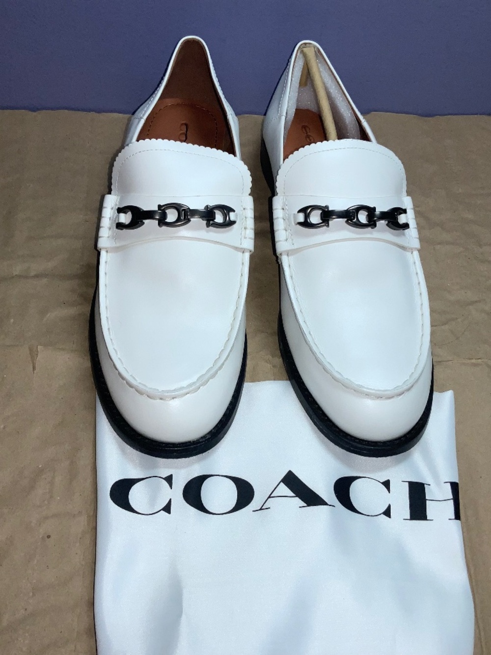 Coach Putnam white leather loafers Sz 9B Signature C Chain detail Shoes
